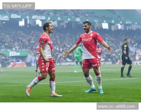 欧冠小组赛激战正酣巴黎领跑五队全胜争夺出线资格